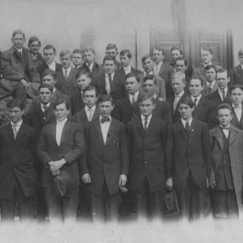 YOUNG MEN'S CLASS (1915)